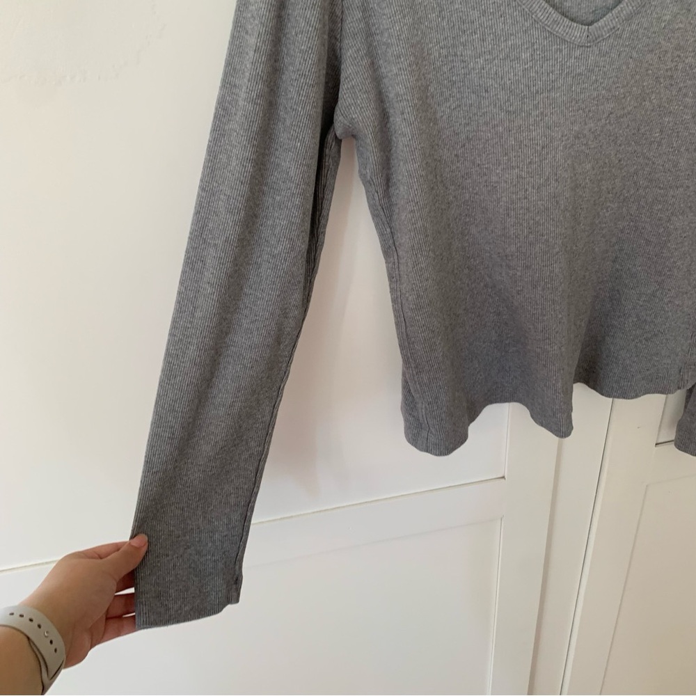 Universal Thread Gray Ribbed V Neck Long Sleeve T… - image 6
